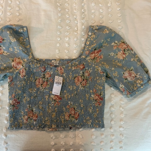 American Eagle Outfitters Tops - American Eagle Floral Top size Medium